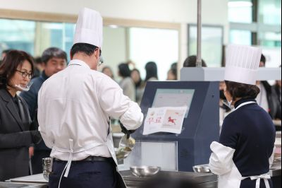 새해맞이 구내식당 떡국 배식 0D0A8942.jpg