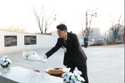 윤성진 제1부시장 현충탑 참배 C1KS5499.JPG