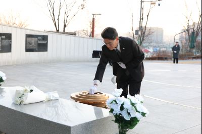 윤성진 제1부시장 현충탑 참배 C1KS5543.JPG