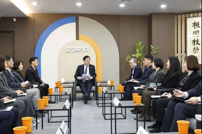 윤성진 제1부시장 임용장 교부 및 실국장단 차담 윤성진 제1부시장 위임장 교부_17.jpg