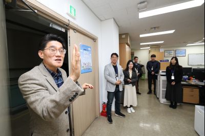 윤성진 제1부시장 직원인사 C1KS5894.JPG