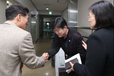 윤성진 제1부시장 직원인사 C1KS6002.JPG