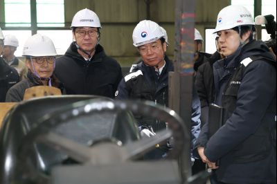 김영훈 고용노동부 장관 화성시 산업안전지킴이 현장 방문 합동점검 및 강평 20260109 김영훈 고용노동부 장관 준인산업 합동점검(장안면 석포리 준인산업) (16)_resize.JPG