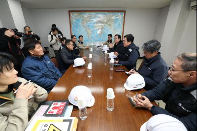 김영훈 고용노동부 장관 화성시 산업안전지킴이 현장 방문 합동점검 및 강평 20260109 김영훈 고용노동부 장관 준인산업 합동점검(장안면 석포리 준인산업) (41)_resize.JPG