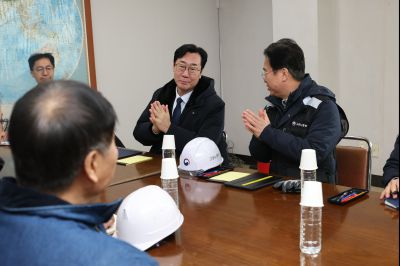 김영훈 고용노동부 장관 화성시 산업안전지킴이 현장 방문 합동점검 및 강평 20260109 김영훈 고용노동부 장관 준인산업 합동점검(장안면 석포리 준인산업) (44)_resize.JPG