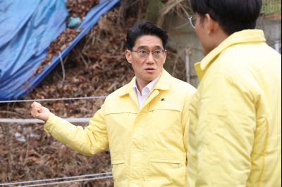 윤성진 제1부시장 남양읍 북양리 급경사지 위험지역 현장방문 C1KS9884_resize.JPG