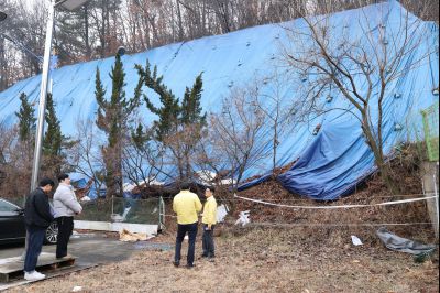 윤성진 제1부시장 남양읍 북양리 급경사지 위험지역 현장방문 C1KS9887_resize.JPG