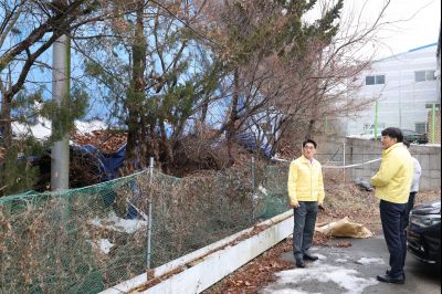 윤성진 제1부시장 남양읍 북양리 급경사지 위험지역 현장방문 C1KS9918_resize.JPG