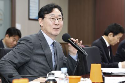 시정자문위원회 위촉장 수여 및 전체회의 20260211 시정자문위원회_02.jpg