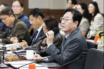 시정자문위원회 위촉장 수여 및 전체회의 20260211 시정자문위원회_06.jpg