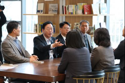 화성시의회 상반기 워크숍 격려방문 C1KS0450_resize.JPG