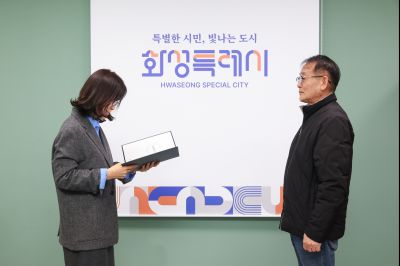 임기제공무원 임용장 교부 0D0A5338_resize.jpg