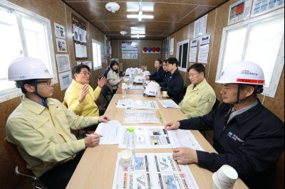 윤성진 제1 부시장 해빙기 대비 동탄2지구 민간 건축공사 현장 점검 C1KS9043_resize.JPG