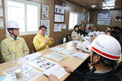 윤성진 제1 부시장 해빙기 대비 동탄2지구 민간 건축공사 현장 점검 C1KS9065_resize.JPG