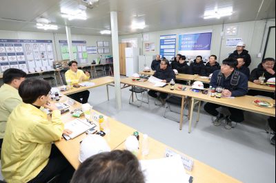 윤성진 제1 부시장 해빙기 대비 동탄2지구 민간 건축공사 현장 점검 C1KS9126_resize.JPG