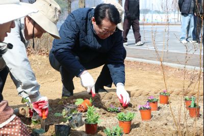 화성특별정원 조성 기념 식새행사 20260321 화성특별정원 조성 기념 식재행사_26_resize.jpg