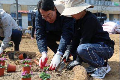 화성특별정원 조성 기념 식새행사 20260321 화성특별정원 조성 기념 식재행사_28_resize.jpg