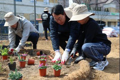 화성특별정원 조성 기념 식새행사 20260321 화성특별정원 조성 기념 식재행사_31_resize.jpg