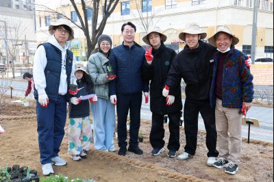 화성특별정원 조성 기념 식새행사 20260321 화성특별정원 조성 기념 식재행사_36_resize.jpg