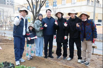 화성특별정원 조성 기념 식새행사 20260321 화성특별정원 조성 기념 식재행사_37_resize.jpg