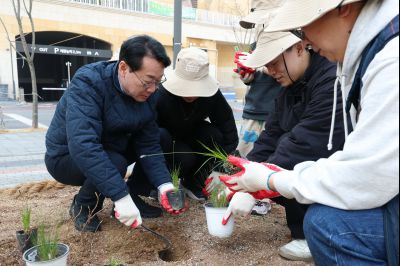 화성특별정원 조성 기념 식새행사 20260321 화성특별정원 조성 기념 식재행사_38_resize.jpg