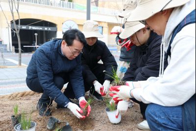 화성특별정원 조성 기념 식새행사 20260321 화성특별정원 조성 기념 식재행사_39_resize.jpg