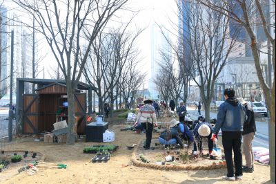 화성특별정원 조성 기념 식새행사 20260321 화성특별정원 조성 기념 식재행사_44_resize.jpg