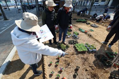 화성특별정원 조성 기념 식새행사 20260321 화성특별정원 조성 기념 식재행사_47_resize.jpg