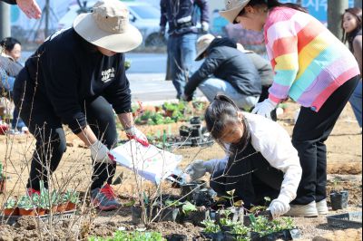 화성특별정원 조성 기념 식새행사 20260321 화성특별정원 조성 기념 식재행사_50_resize.jpg