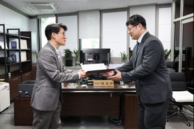 신규공직자 임용장 교부 0D0A5477_resize.jpg