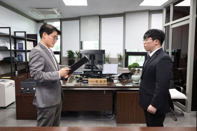 신규공직자 임용장 교부 0D0A5528_resize.jpg
