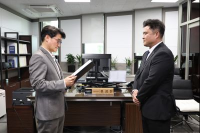 신규공직자 임용장 교부 0D0A5551_resize.jpg