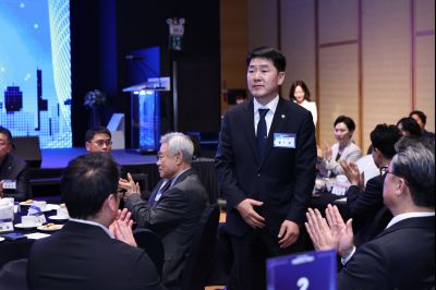 제2회 화성특례시 기업인의 날 기념식 C1KS3185_resize.JPG