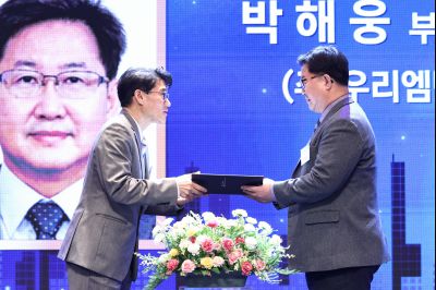 제2회 화성특례시 기업인의 날 기념식 C1KS3295_resize.JPG