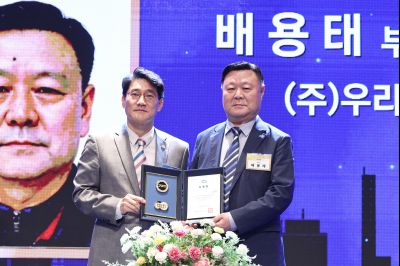 제2회 화성특례시 기업인의 날 기념식 C1KS3387_resize.JPG