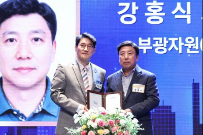 제2회 화성특례시 기업인의 날 기념식 C1KS3415_resize.JPG