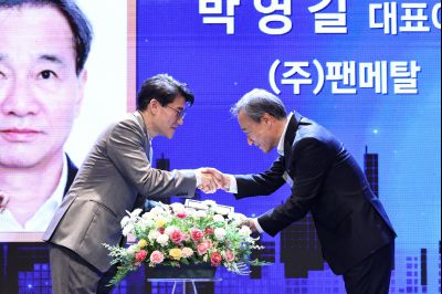 제2회 화성특례시 기업인의 날 기념식 C1KS3446_resize.JPG