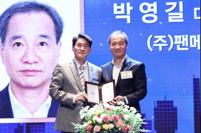 제2회 화성특례시 기업인의 날 기념식 C1KS3449_resize.JPG