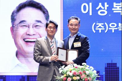 제2회 화성특례시 기업인의 날 기념식 C1KS3454_resize.JPG