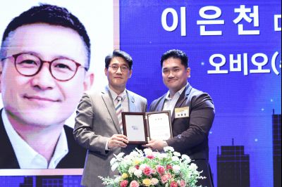 제2회 화성특례시 기업인의 날 기념식 C1KS3460_resize.JPG