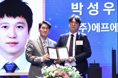 제2회 화성특례시 기업인의 날 기념식 C1KS3484_resize.JPG