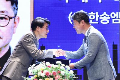 제2회 화성특례시 기업인의 날 기념식 C1KS3539_resize.JPG