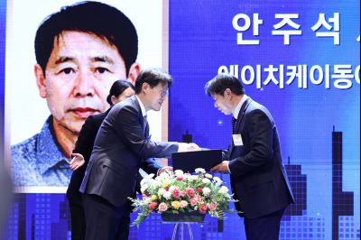 제2회 화성특례시 기업인의 날 기념식 C1KS3629_resize.JPG