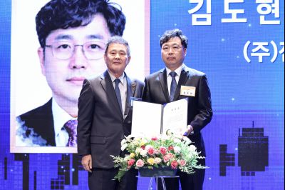 제2회 화성특례시 기업인의 날 기념식 C1KS3670_resize.JPG