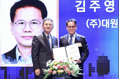 제2회 화성특례시 기업인의 날 기념식 C1KS3686_resize.JPG