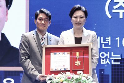 제2회 화성특례시 기업인의 날 기념식 C1KS3765_resize.JPG