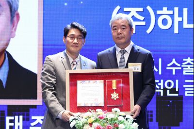 제2회 화성특례시 기업인의 날 기념식 C1KS3797_resize.JPG