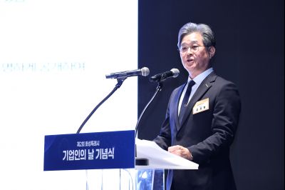 제2회 화성특례시 기업인의 날 기념식 C1KS4041_resize.JPG