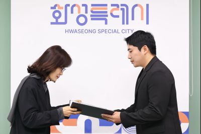 2026년4월6일자 청원경찰 임용장 교부 C1KS4355_resize.JPG