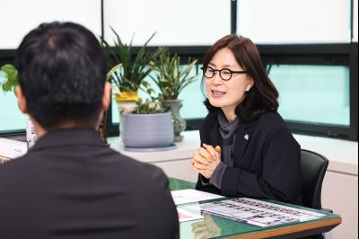 2026년4월6일자 청원경찰 임용장 교부 C1KS4399_resize.JPG